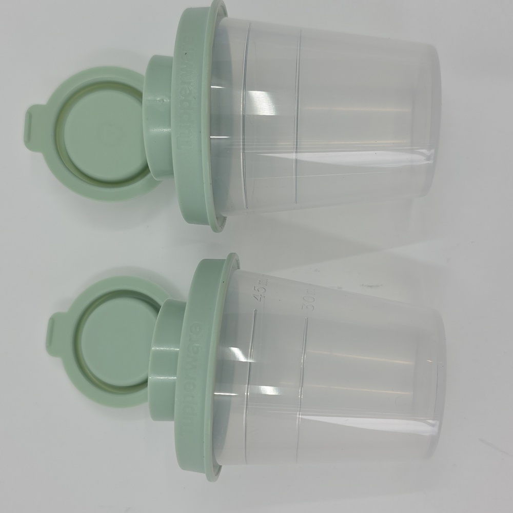 Tupperware Salt and Pepper Shakers Exclusif Color Light Green - Picture 4 of 10